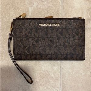 🌹MICHAEL KORS🌹 SIGNATURE WRISTLET WALLET
